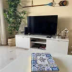 The Boathouse With Sea View דירה
