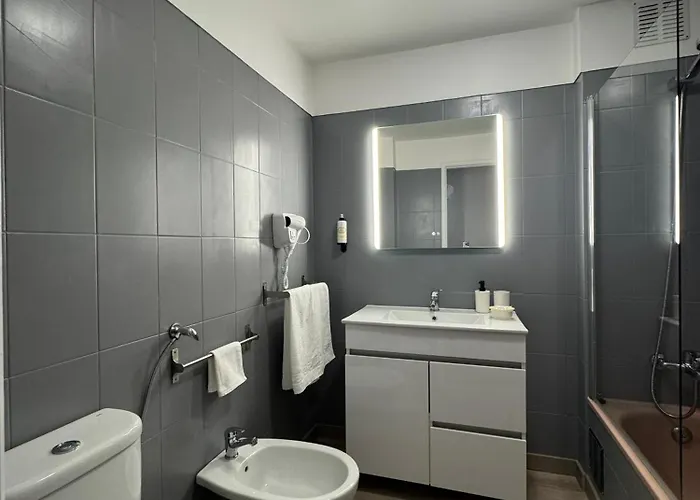 The Boathouse With Sea View 아파트 *