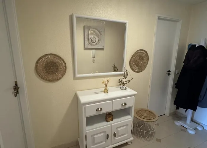 The Boathouse With Sea View *